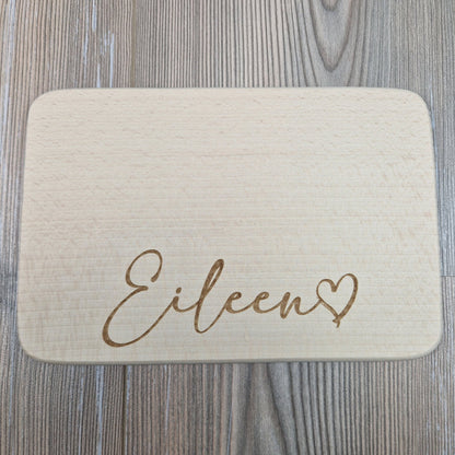 Brettchen mit Name in Schreibschrift mit Herz - personalisiert - Deisterwerke