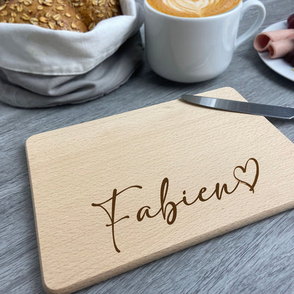 Brettchen mit Name in Schreibschrift mit Herz - personalisiert - Deisterwerke