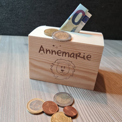 Spardose Truhe "Löwe" - mit Name personalisiert - Deisterwerke