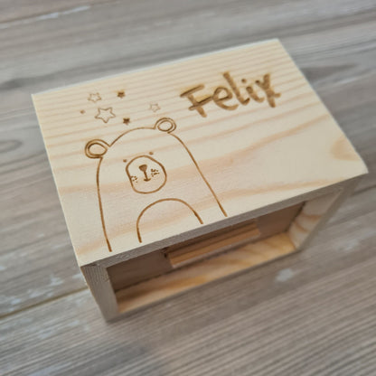 Spardose Truhe "Bär" -  mit Name personalisiert - Deisterwerke