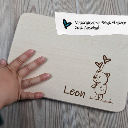 Bär Brettchen mit Motiv und Name personalisiert dank individueller Gravur Braunbär Teddybär Herzluftballon HerzGeschenkidee für Kinder zum Geburtstag Taufe Geburt Buchenbrett Holz verschiedene Schriftarten zur Auswahl