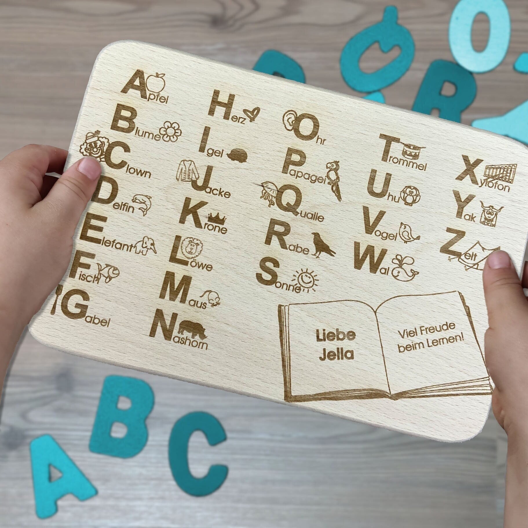 ABC Brettchen Geschenkidee zur Einschulung Schulanfang für Erstklässler Vorschule Vorschulkinder lernen spielerisch das Alphabet zu jedem Buchstaben gibt es ein Wort mit Motiv personalisiert mit Name