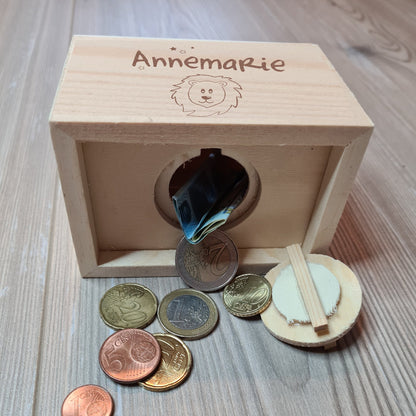 Spardose Truhe "Löwe" - mit Name personalisiert - Deisterwerke