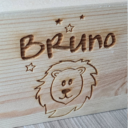 Spardose Truhe "Löwe" - mit Name personalisiert - Deisterwerke
