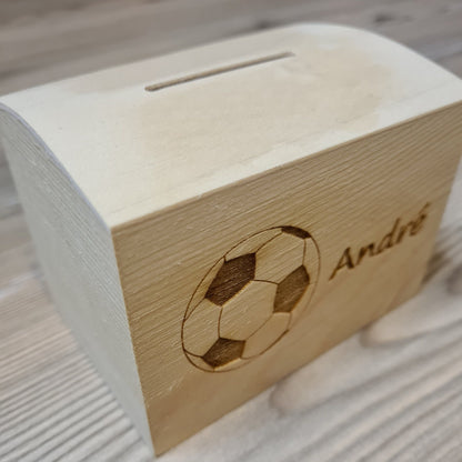Spardose Truhe "Fußball" -  mit Name personalisiert - Deisterwerke